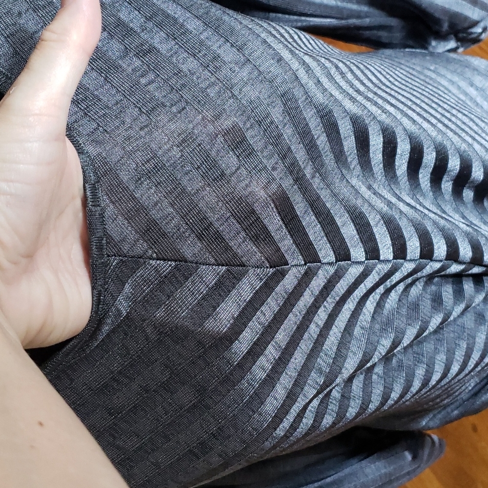 A Byer Gray Top Size Medium - Picture 4 of 12